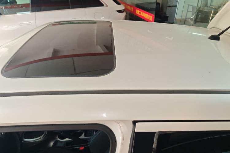 Used Infiniti ESQ 2014 1.6L Spontaneous Edition Roof