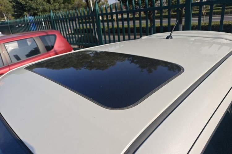 Used Infiniti ESQ 2014 1.6L Luxury Edition Roof