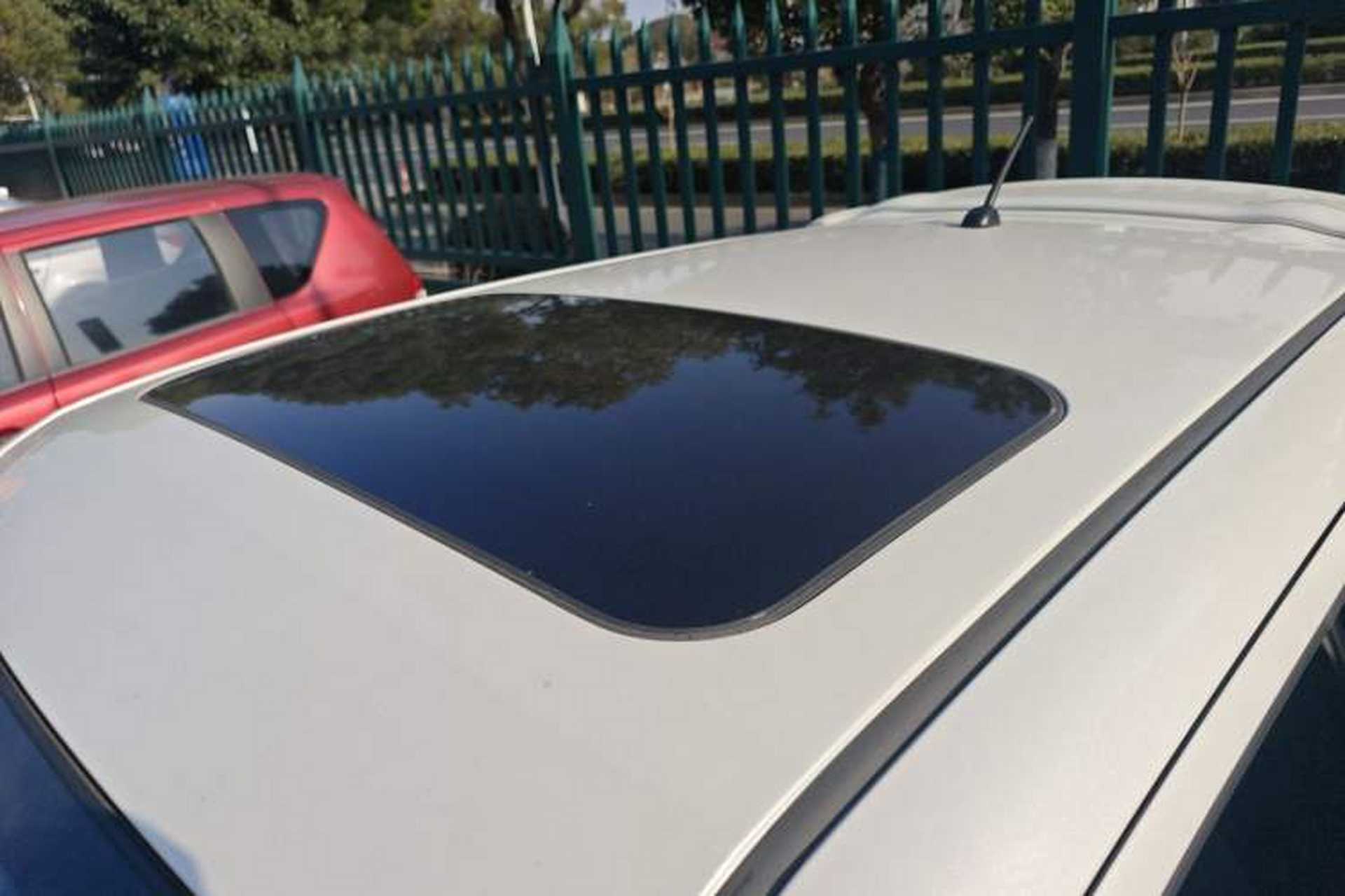 Used Infiniti ESQ 2014 1.6L Luxury Edition Roof