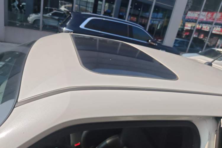 Used Infiniti ESQ 2014 1.6L Luxury Edition Roof