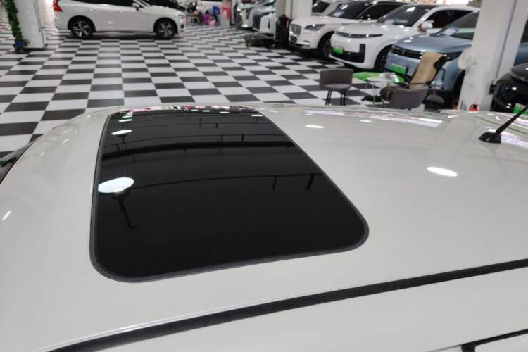 Used Infiniti ESQ 2014 1.6L Spontaneous Edition Roof