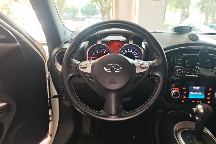 Used Infiniti ESQ 2014 1.6L Spontaneous Edition Steering Wheel