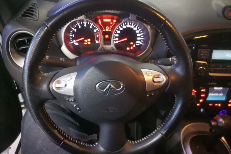 Used Infiniti ESQ 2014 1.6L Spontaneous Edition Steering Wheel