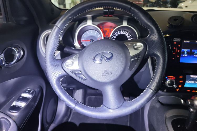 Used Infiniti ESQ 2014 1.6L Spontaneous Edition Steering Wheel