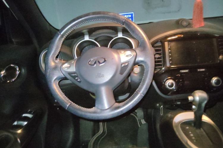 Used Infiniti ESQ 2014 1.6L Spontaneous Edition Steering Wheel