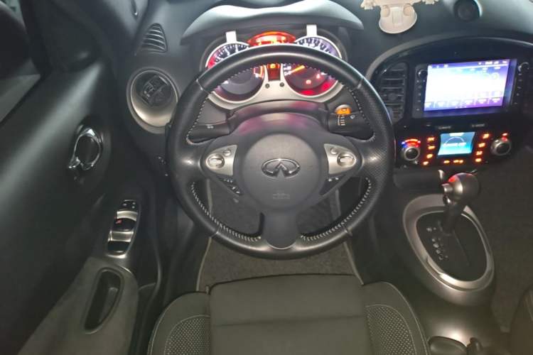 Used Infiniti ESQ 2014 1.6L Spontaneous Edition Steering Wheel