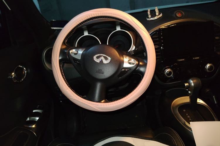 Used Infiniti ESQ 2014 1.6L Luxury Edition Steering Wheel