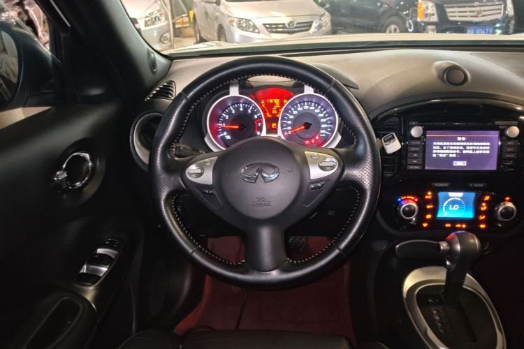 Used Infiniti ESQ 2014 1.6L Luxury Edition Steering Wheel