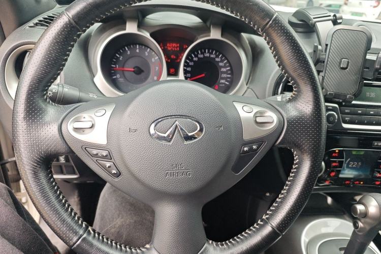Used Infiniti ESQ 2014 1.6L Spontaneous Edition Steering Wheel