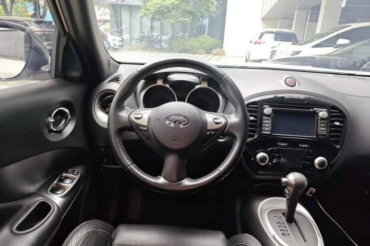 Used Infiniti ESQ 2014 1.6L Luxury Edition Steering Wheel