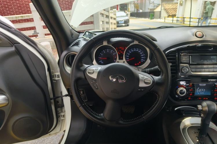 Used Infiniti ESQ 2014 1.6L Spontaneous Edition Steering Wheel