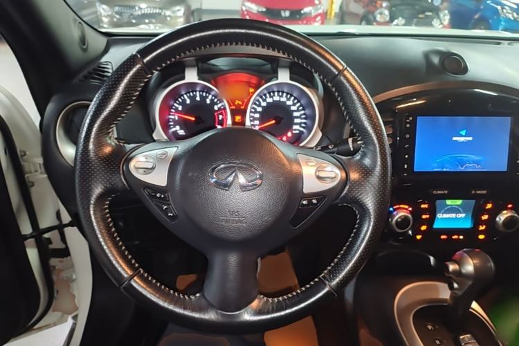 Used Infiniti ESQ 2014 1.6L Spontaneous Edition Steering Wheel