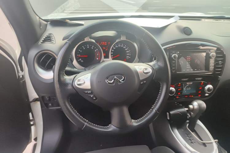 Used Infiniti ESQ 2014 1.6L Spontaneous Edition Steering Wheel