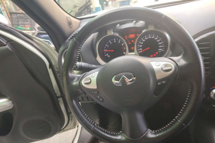 Used Infiniti ESQ 2014 1.6L Spontaneous Edition Steering Wheel