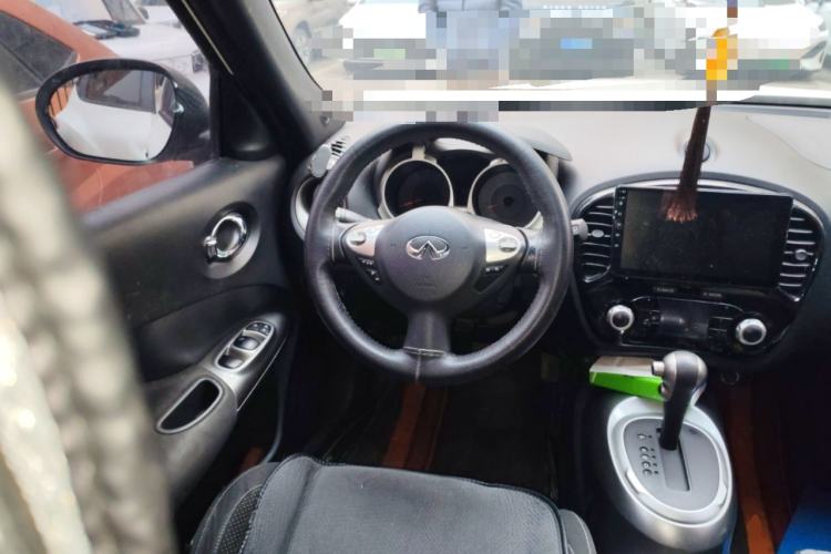 Used Infiniti ESQ 2014 1.6L Spontaneous Edition Steering Wheel