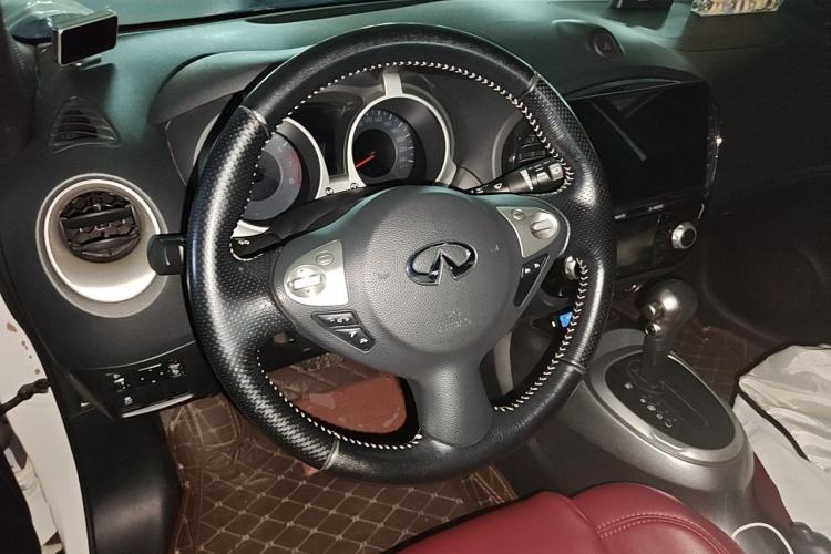 Used Infiniti ESQ 2014 1.6L Luxury Edition Steering Wheel