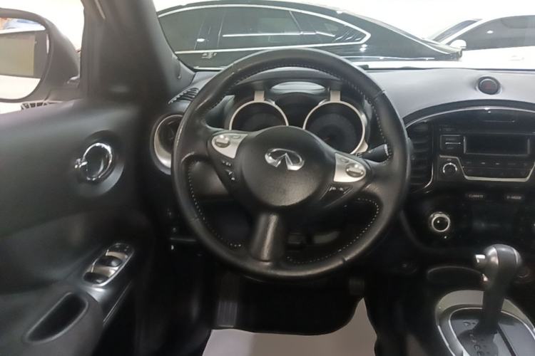 Used Infiniti ESQ 2014 1.6L Spontaneous Edition Steering Wheel