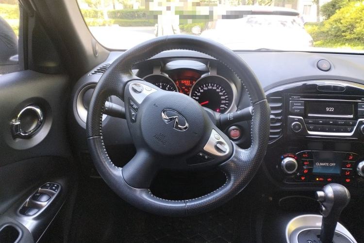 Used Infiniti ESQ 2014 1.6L Spontaneous Edition Steering Wheel