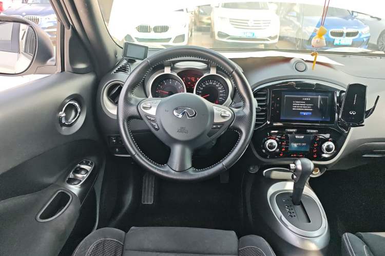 Used Infiniti ESQ 2014 1.6L Spontaneous Edition Steering Wheel