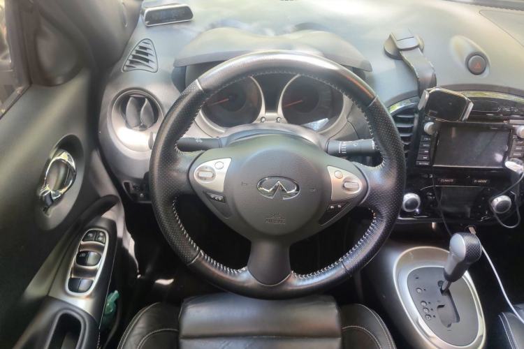 Used Infiniti ESQ 2014 1.6T Dynamic Edition Steering Wheel