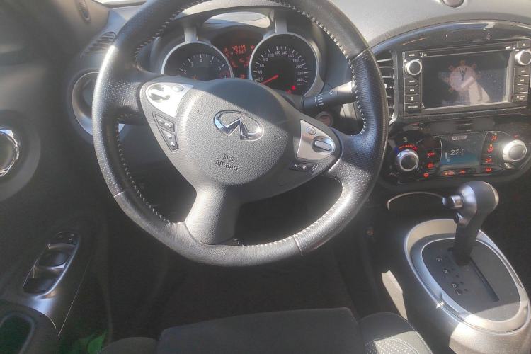 Used Infiniti ESQ 2014 1.6L Spontaneous Edition Steering Wheel