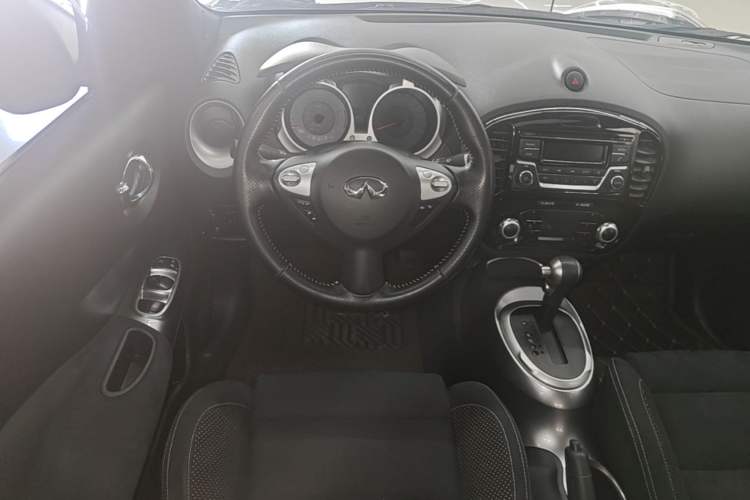 Used Infiniti ESQ 2014 1.6L Spontaneous Edition Steering Wheel