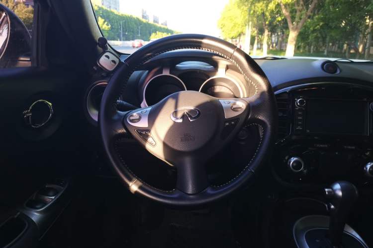 Used Infiniti ESQ 2014 1.6L Spontaneous Edition Steering Wheel