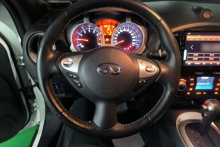 Used Infiniti ESQ 2014 1.6L Spontaneous Edition Steering Wheel