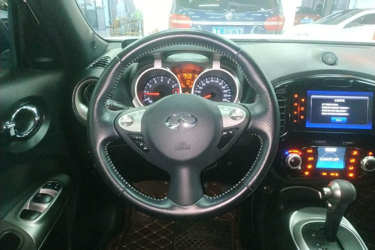 Used Infiniti ESQ 2014 1.6L Spontaneous Edition Steering Wheel