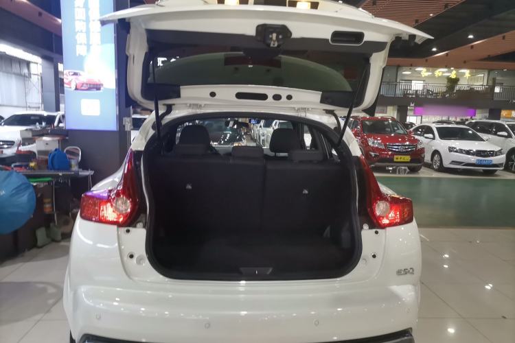 Used Infiniti ESQ 2014 1.6L Spontaneous Edition Trunk