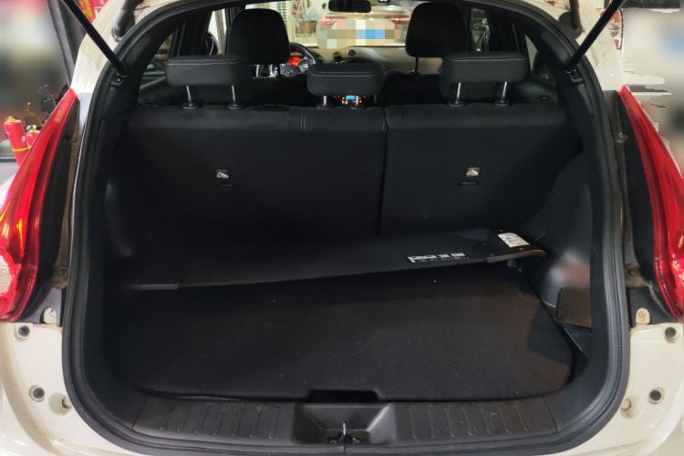 Used Infiniti ESQ 2014 1.6L Spontaneous Edition Trunk