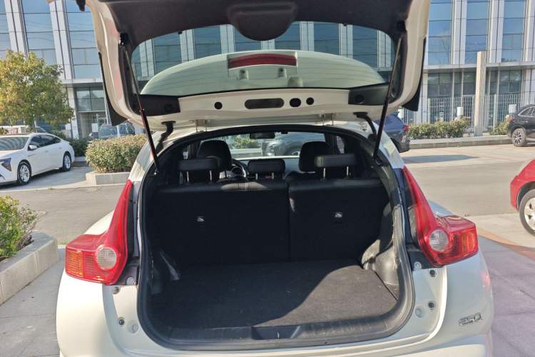 Used Infiniti ESQ 2014 1.6L Luxury Edition Trunk