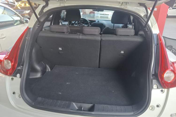 Used Infiniti ESQ 2014 1.6L Spontaneous Edition Trunk