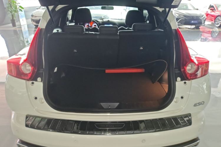 Used Infiniti ESQ 2014 1.6L Spontaneous Edition Trunk