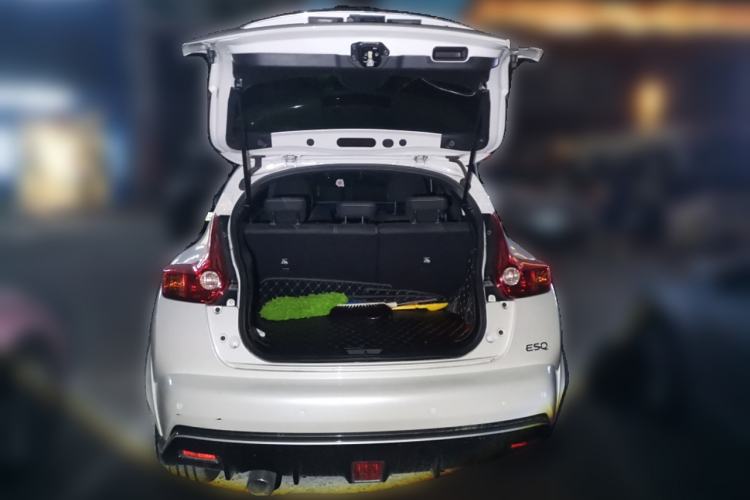 Used Infiniti ESQ 2014 1.6L Spontaneous Edition Trunk
