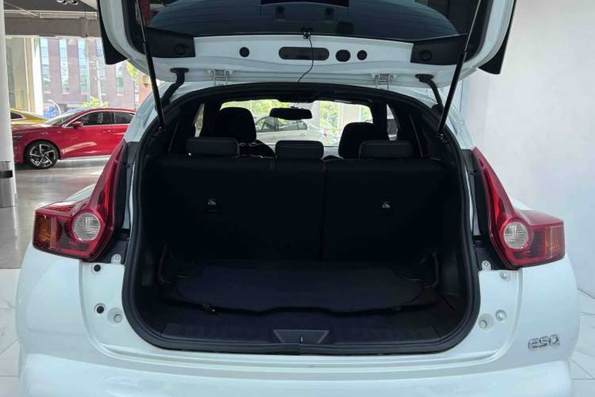 Used Infiniti ESQ 2014 1.6L Spontaneous Edition Trunk