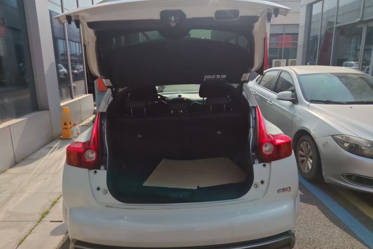 Used Infiniti ESQ 2014 1.6L Luxury Edition Trunk