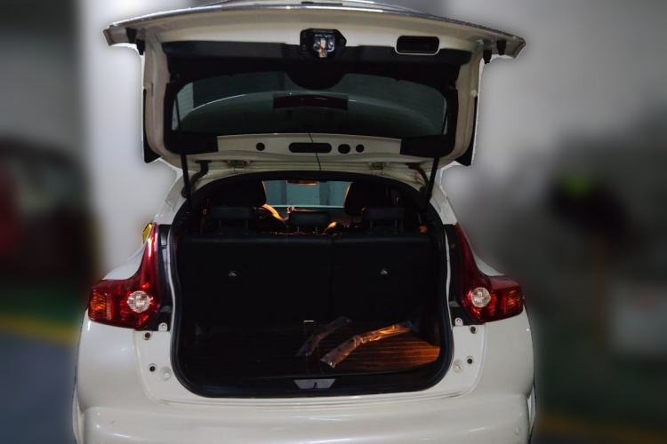 Used Infiniti ESQ 2014 1.6L Luxury Edition Trunk