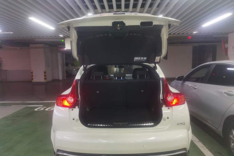 Used Infiniti ESQ 2014 1.6L Spontaneous Edition Trunk