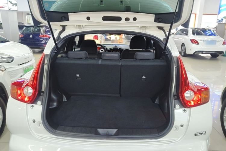 Used Infiniti ESQ 2014 1.6L Spontaneous Edition Trunk