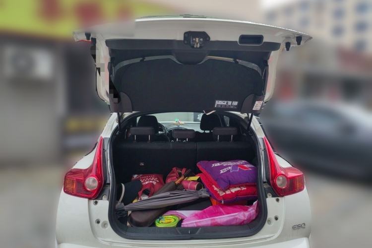 Used Infiniti ESQ 2014 1.6L Spontaneous Edition Trunk