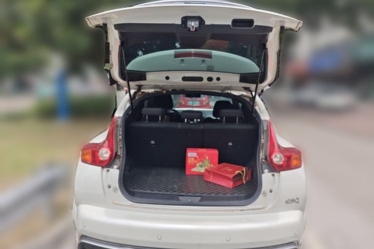 Used Infiniti ESQ 2014 1.6L Spontaneous Edition Trunk