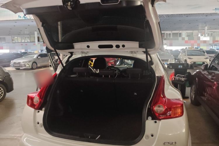 Used Infiniti ESQ 2014 1.6L Spontaneous Edition Trunk