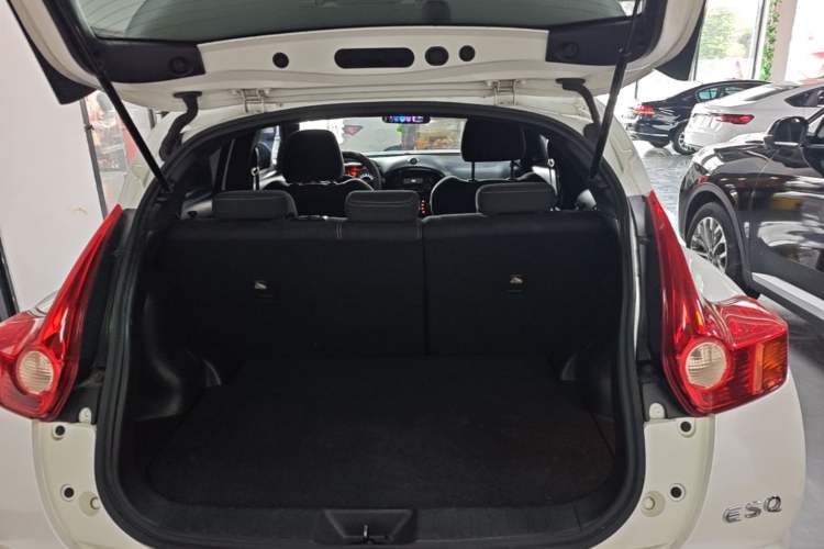 Used Infiniti ESQ 2014 1.6L Spontaneous Edition Trunk