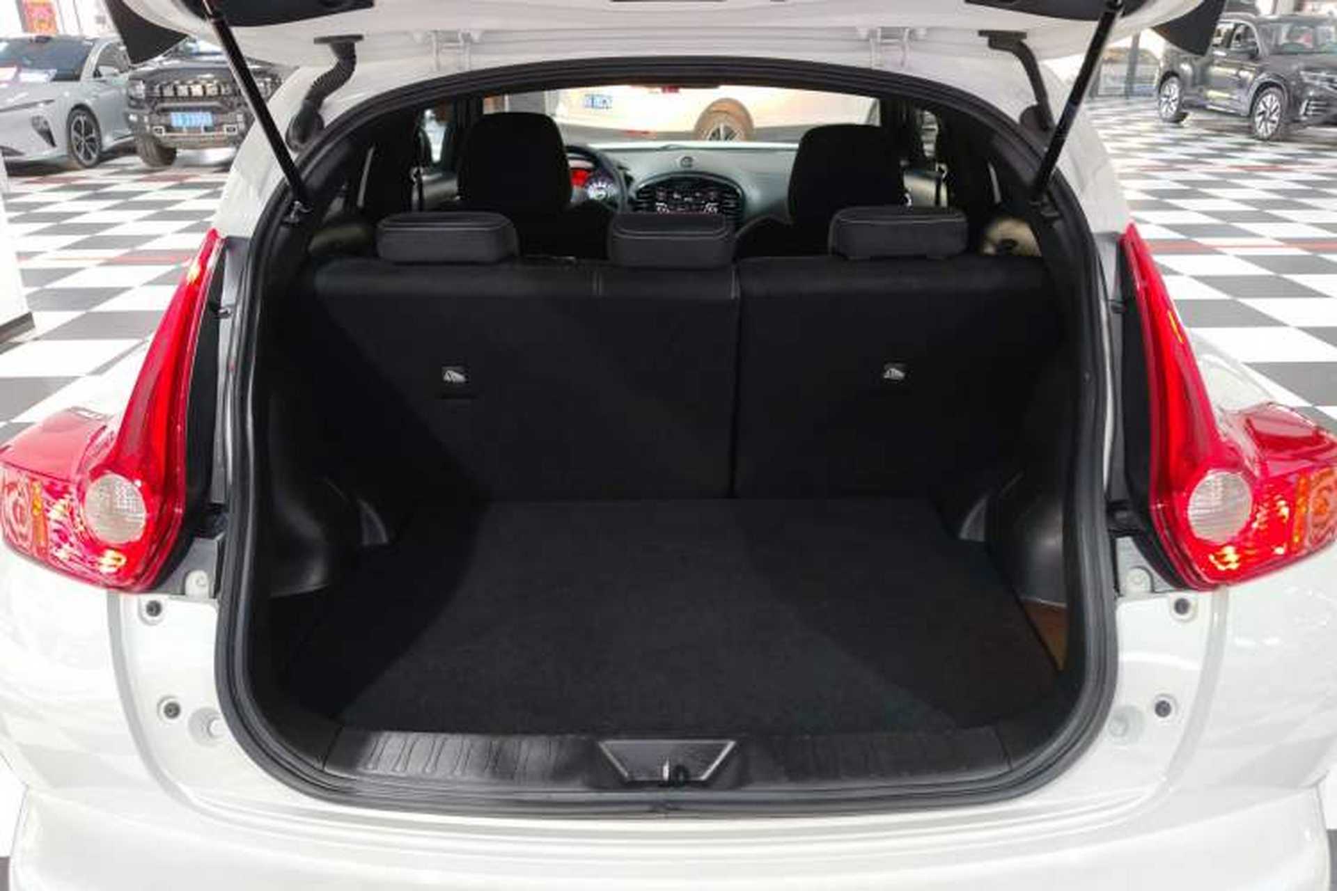 Used Infiniti ESQ 2014 1.6L Spontaneous Edition Trunk