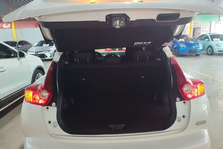Used Infiniti ESQ 2014 1.6L Spontaneous Edition Trunk
