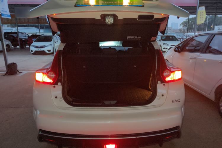Used Infiniti ESQ 2014 1.6L Spontaneous Edition Trunk
