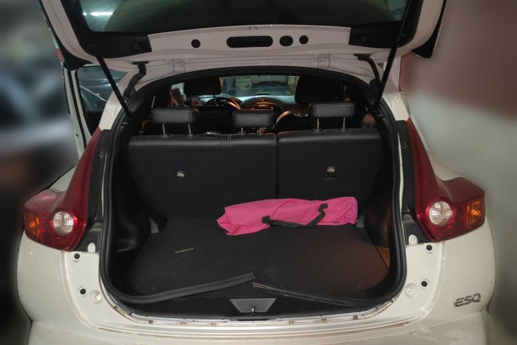 Used Infiniti ESQ 2014 1.6L Luxury Edition Trunk