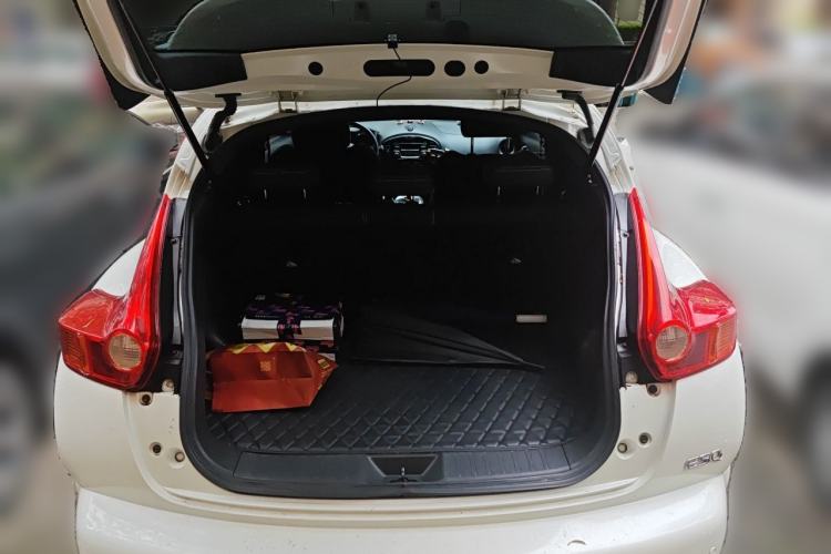 Used Infiniti ESQ 2014 1.6L Spontaneous Edition Trunk