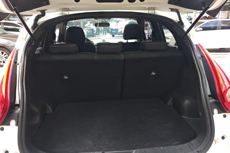 Used Infiniti ESQ 2014 1.6L Spontaneous Edition Trunk